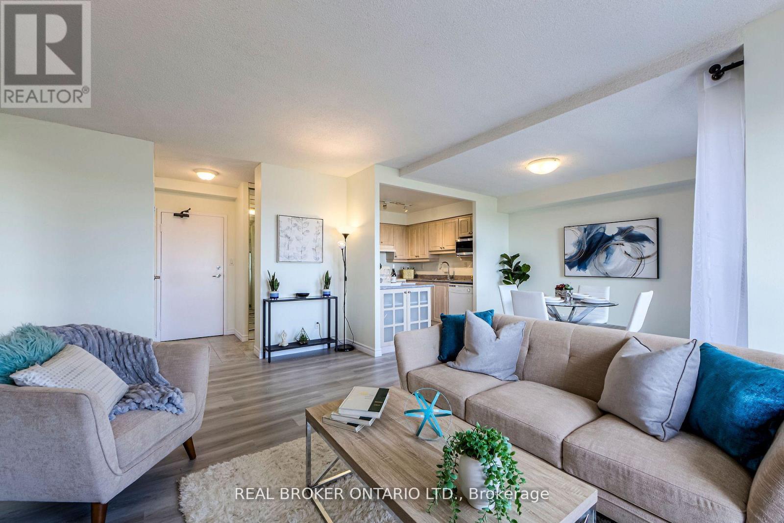 611 - 1000 Cedarglen Gate, Mississauga, Ontario  L5C 3Z5 - Photo 3 - W12174817