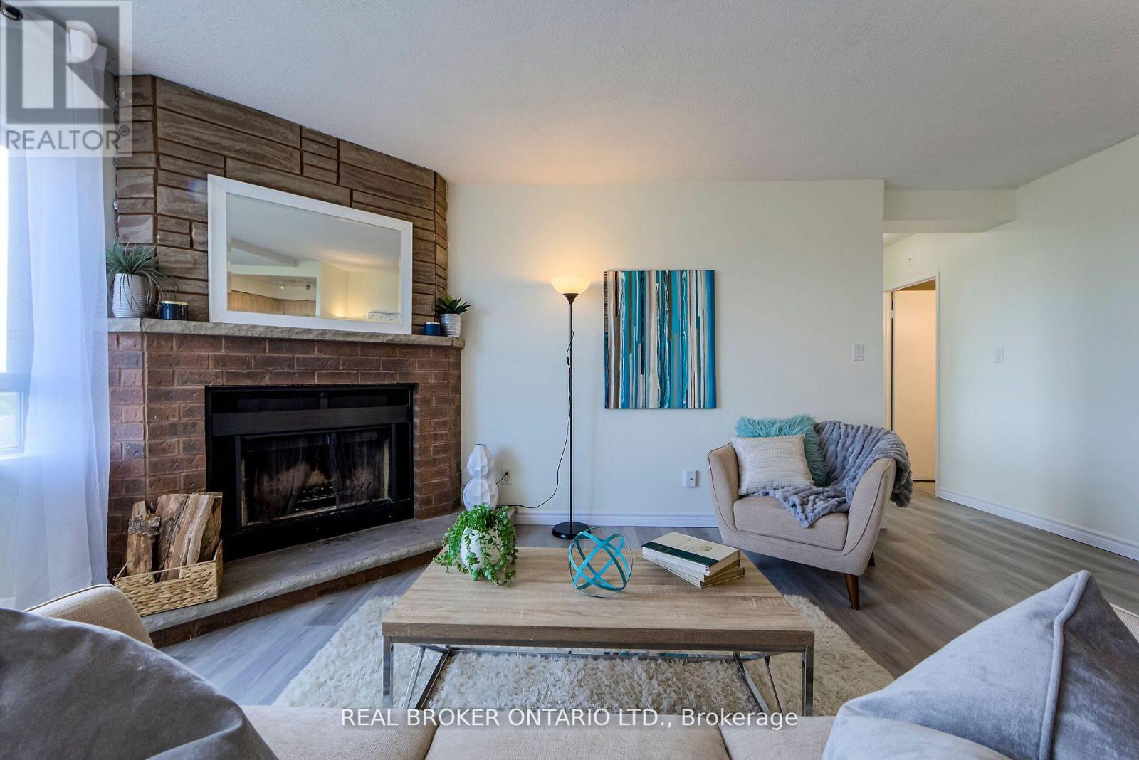 611 - 1000 Cedarglen Gate, Mississauga, Ontario  L5C 3Z5 - Photo 4 - W12174817