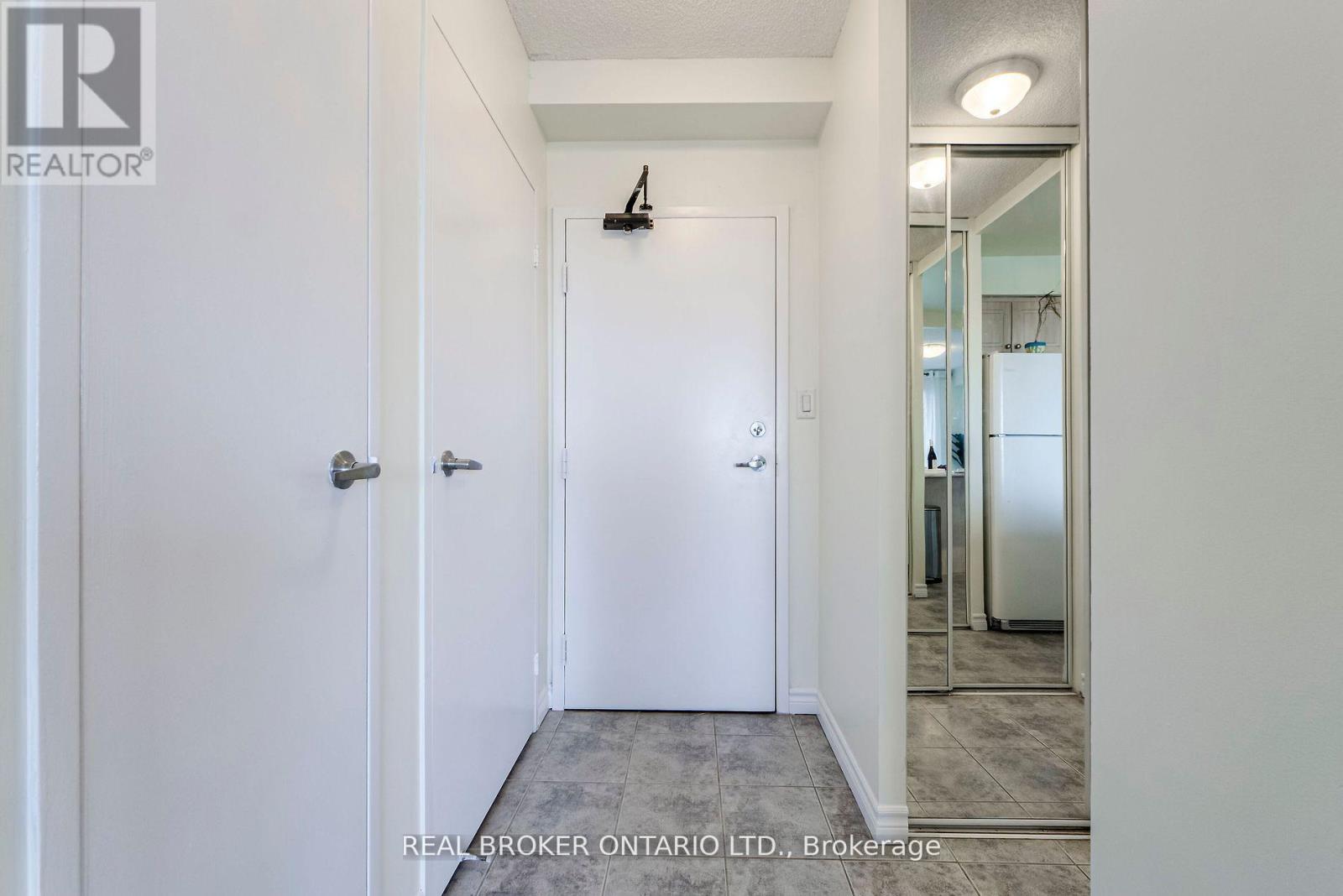 611 - 1000 Cedarglen Gate, Mississauga, Ontario  L5C 3Z5 - Photo 8 - W12174817