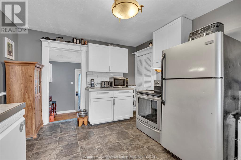 66 Delaware Avenue, Chatham, Ontario  N7L 2W2 - Photo 3 - 25011056