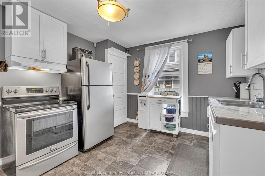 66 Delaware Avenue, Chatham, Ontario  N7L 2W2 - Photo 2 - 25011056