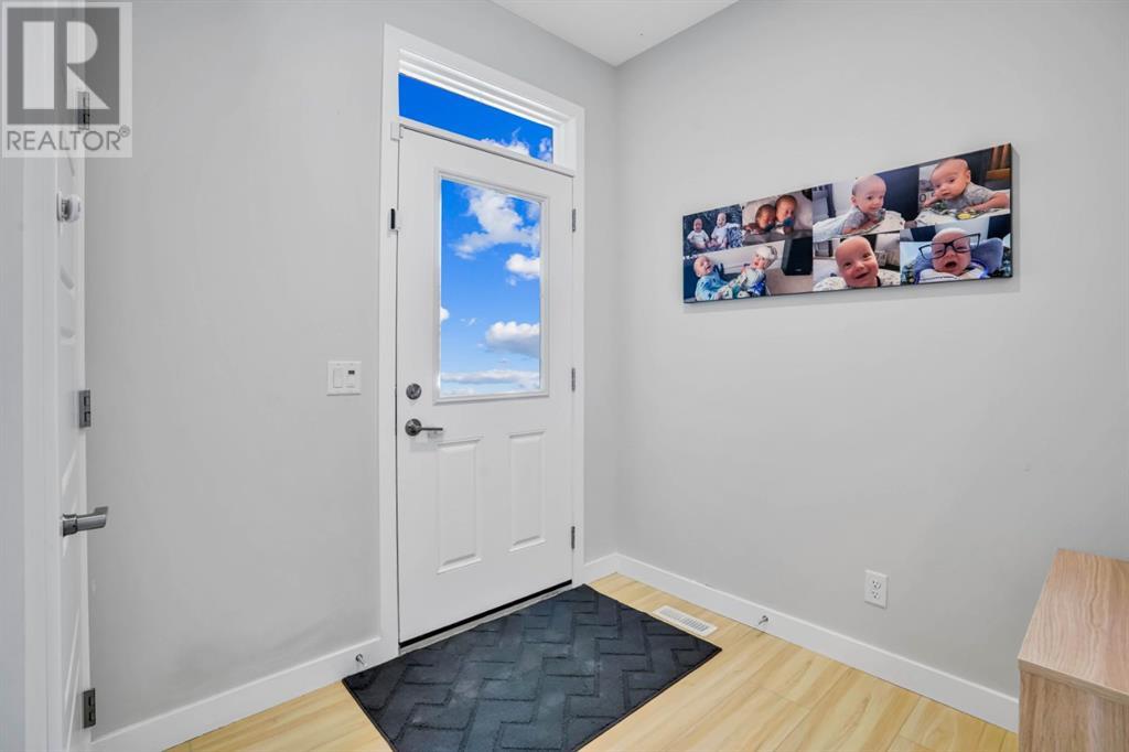 26 Sunrise Heights, Cochrane, Alberta  T4C 2R9 - Photo 2 - A2220072