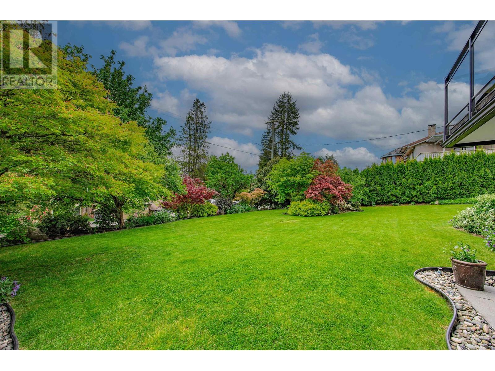3072 Lazy A Street, Coquitlam, British Columbia  V3C 3N9 - Photo 4 - R3007485