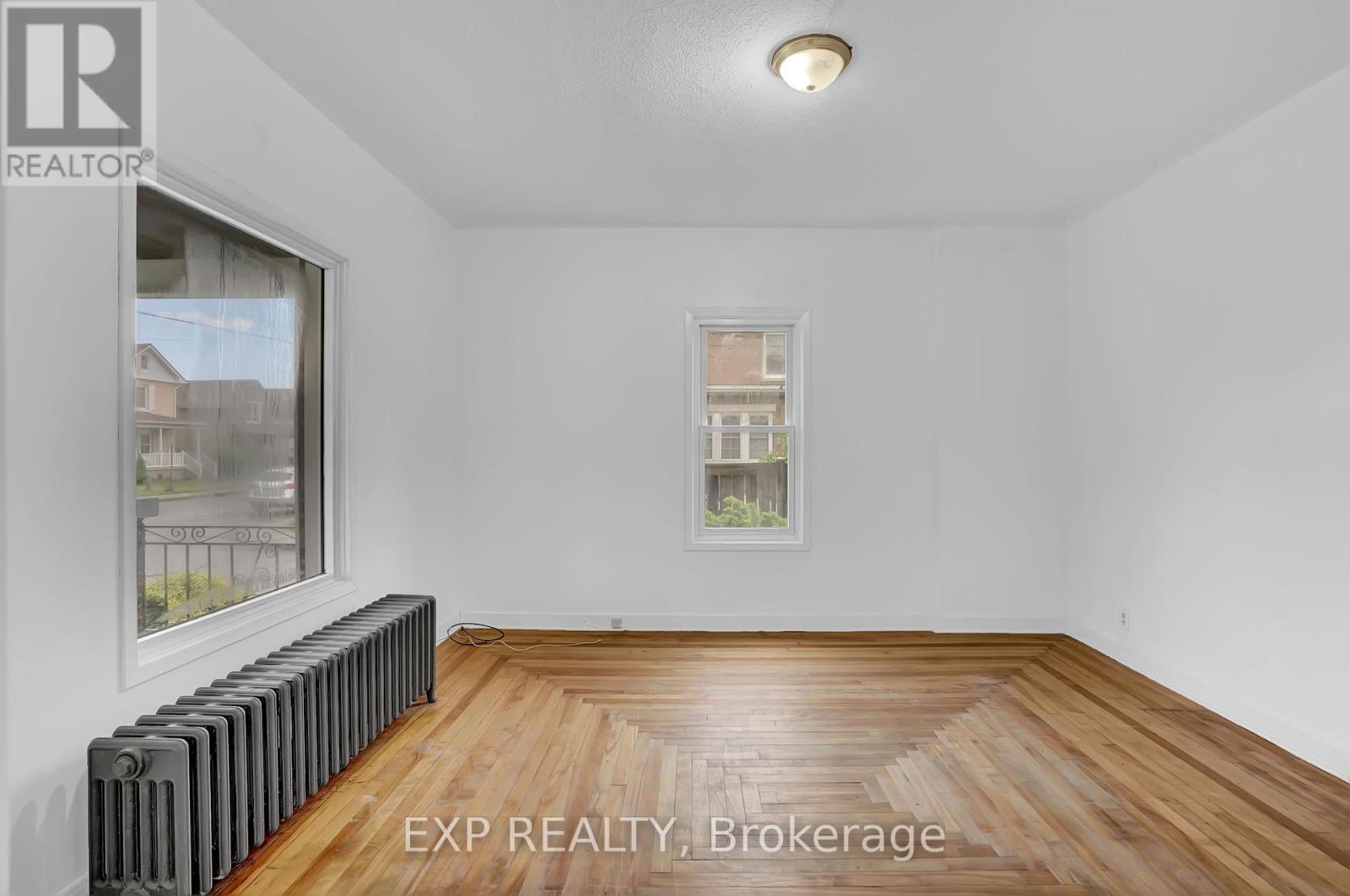 93 State Street, Welland, Ontario  L3B 4K6 - Photo 5 - X12092896
