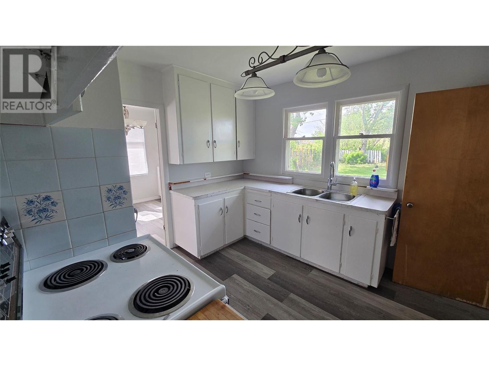 1600 94 Avenue, Dawson Creek, BC V1G1H1
