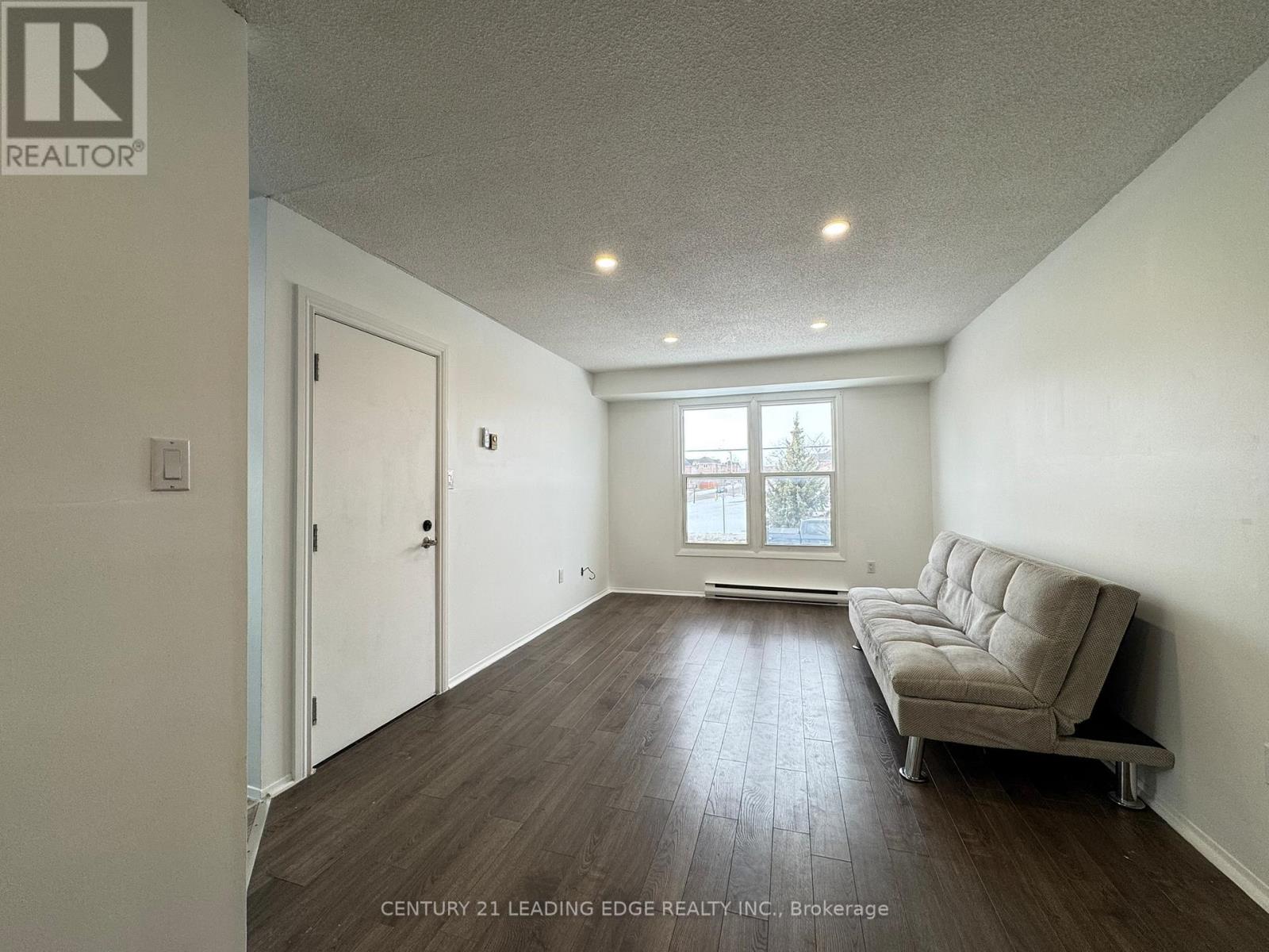 UPPER - 29 WELLINGTON AVENUE E, oshawa (farewell), Ontario