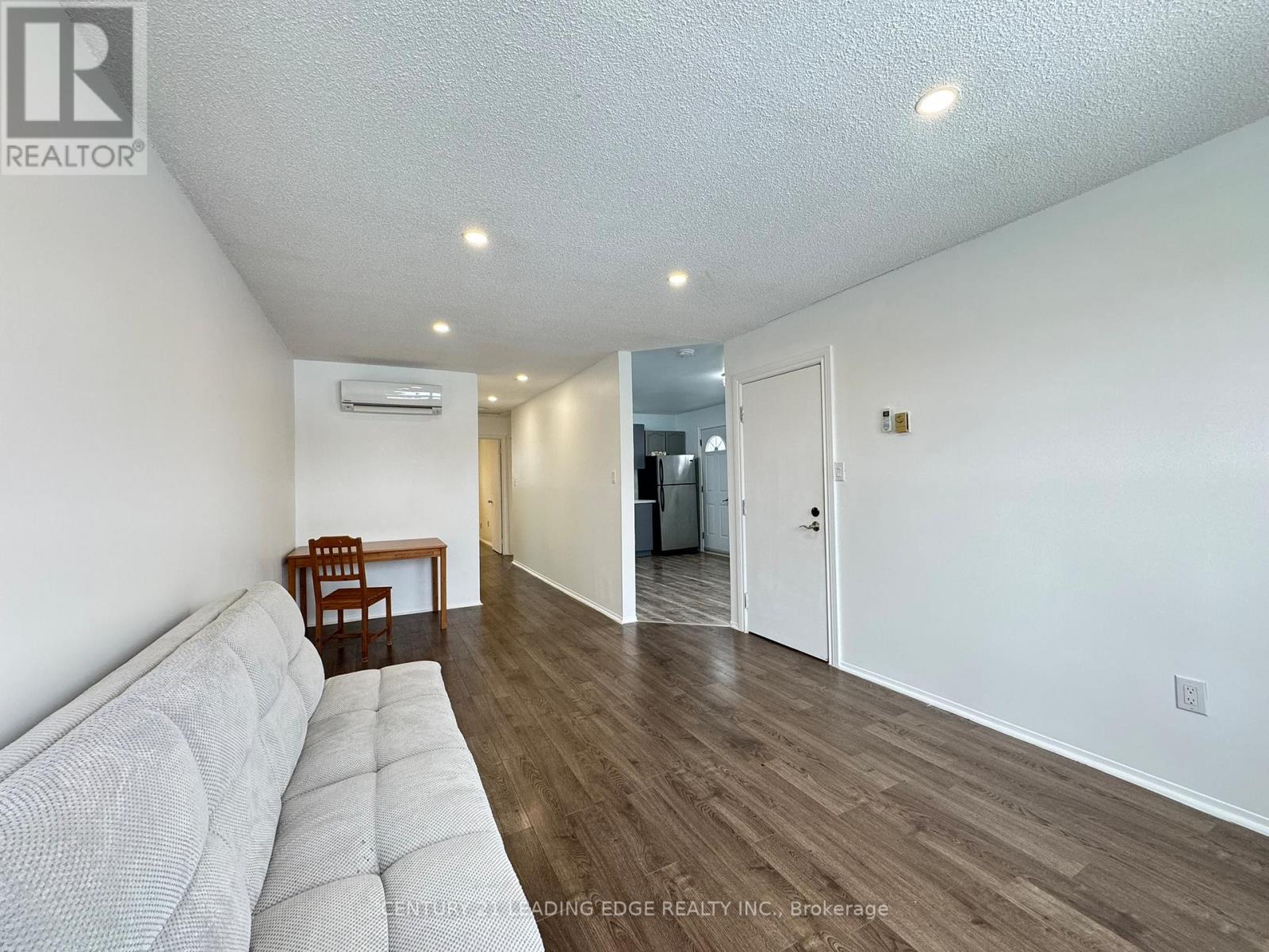 Upper - 29 Wellington Avenue E, Oshawa (Farewell), Ontario  L1H 8P1 - Photo 2 - E12174823