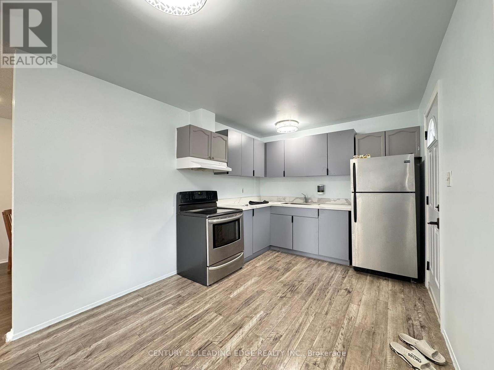 Upper - 29 Wellington Avenue E, Oshawa (Farewell), Ontario  L1H 8P1 - Photo 3 - E12174823
