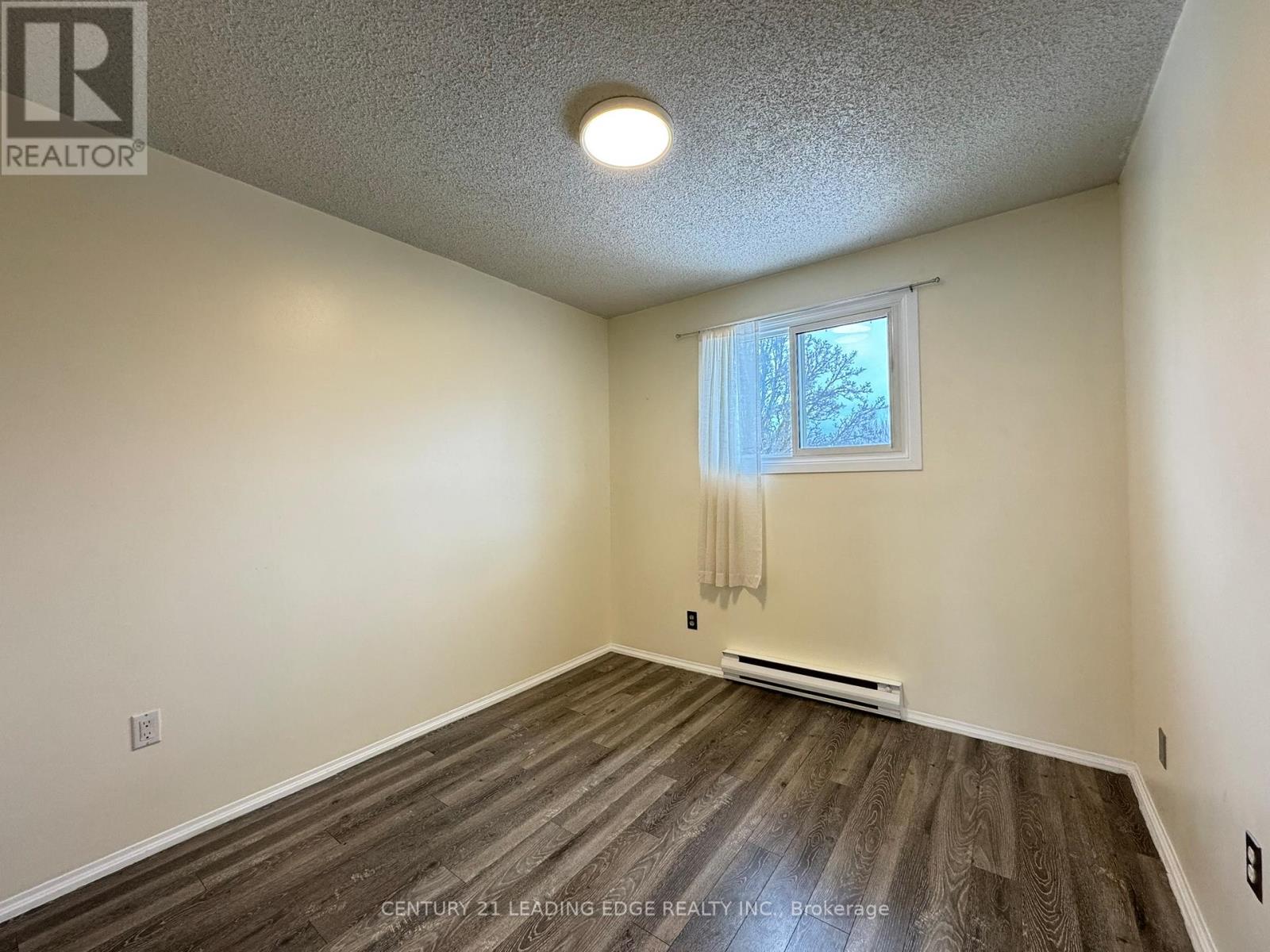 Upper - 29 Wellington Avenue E, Oshawa (Farewell), Ontario  L1H 8P1 - Photo 5 - E12174823