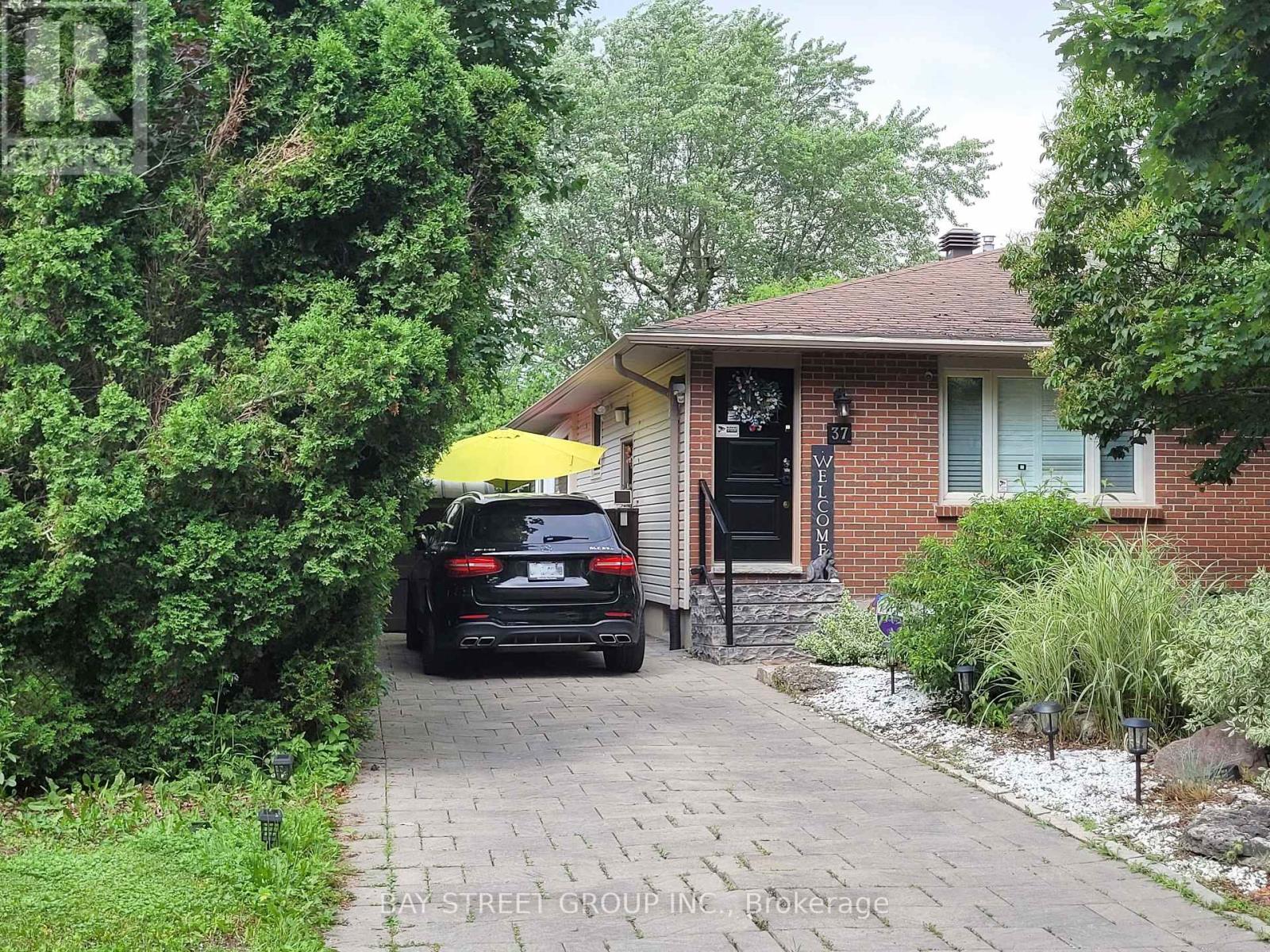 37 Wenlock Crescent, London North, Ontario  N6G 3B5 - Photo 1 - X12174832