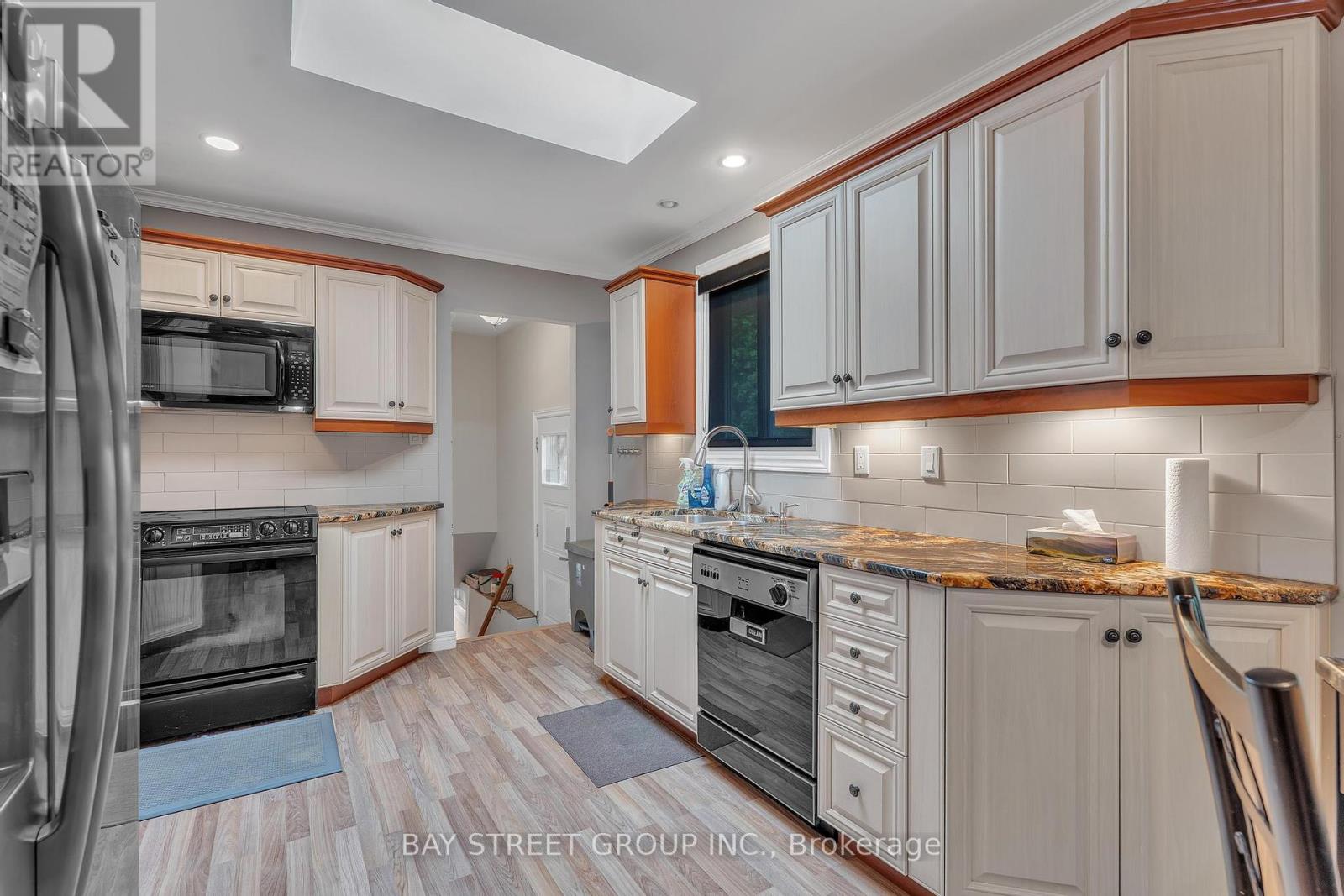 37 Wenlock Crescent, London North, Ontario  N6G 3B5 - Photo 10 - X12174832