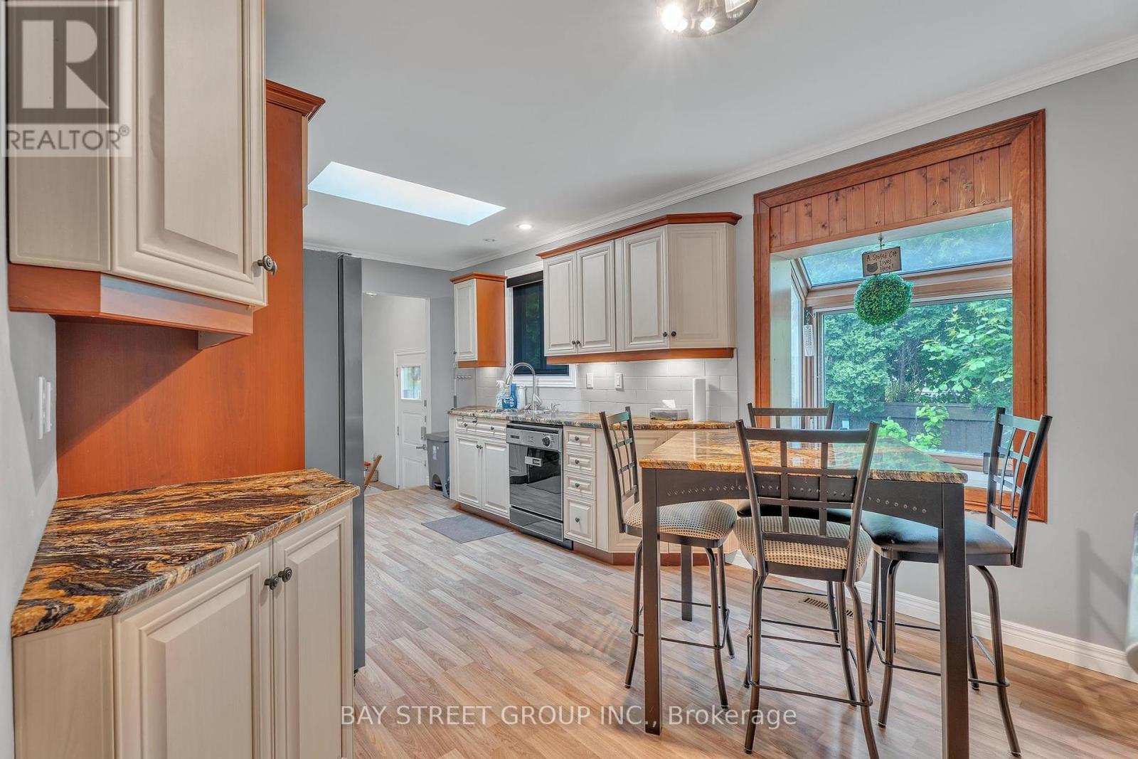 37 Wenlock Crescent, London North, Ontario  N6G 3B5 - Photo 11 - X12174832