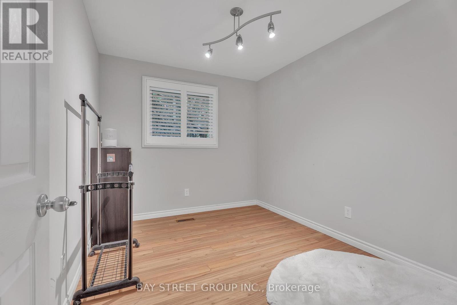 37 Wenlock Crescent, London North, Ontario  N6G 3B5 - Photo 17 - X12174832