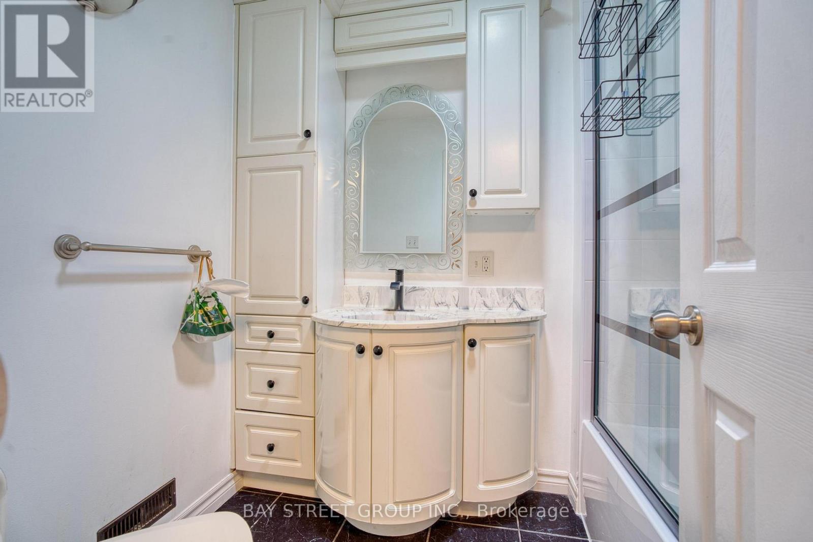 37 Wenlock Crescent, London North, Ontario  N6G 3B5 - Photo 18 - X12174832