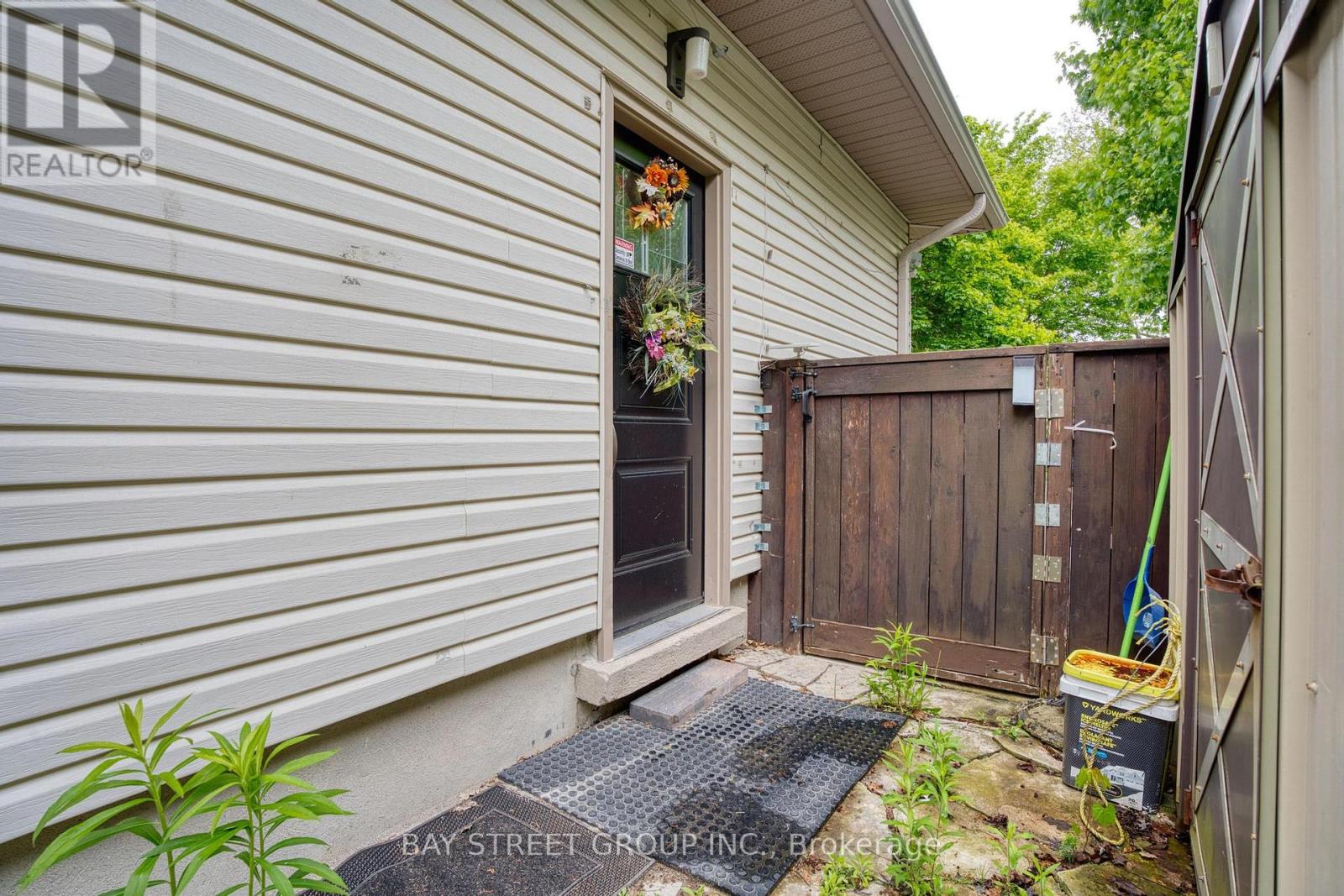 37 Wenlock Crescent, London North, Ontario  N6G 3B5 - Photo 26 - X12174832