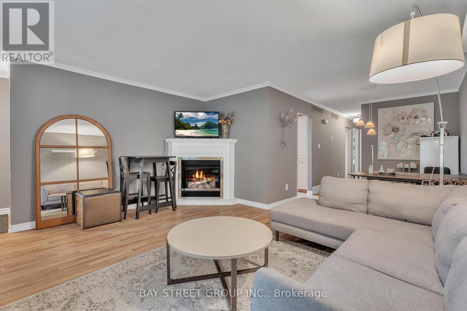 37 Wenlock Crescent, London North, Ontario  N6G 3B5 - Photo 5 - X12174832
