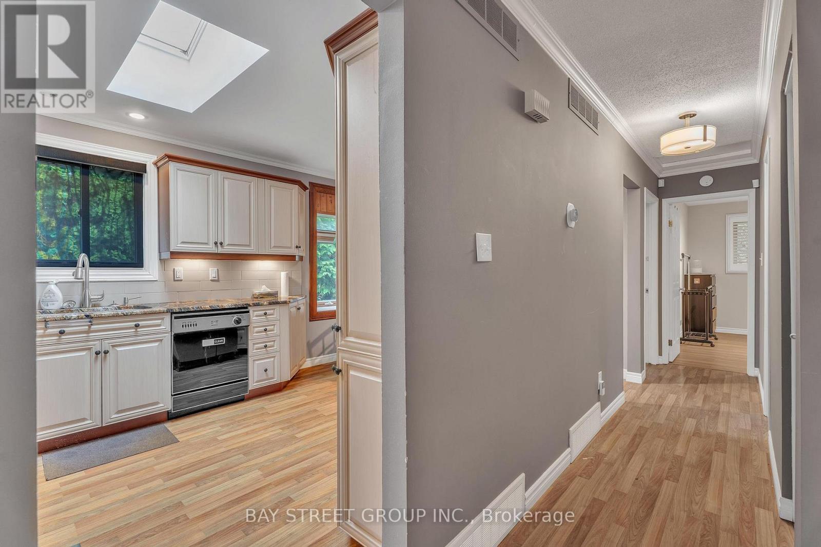 37 Wenlock Crescent, London North, Ontario  N6G 3B5 - Photo 7 - X12174832