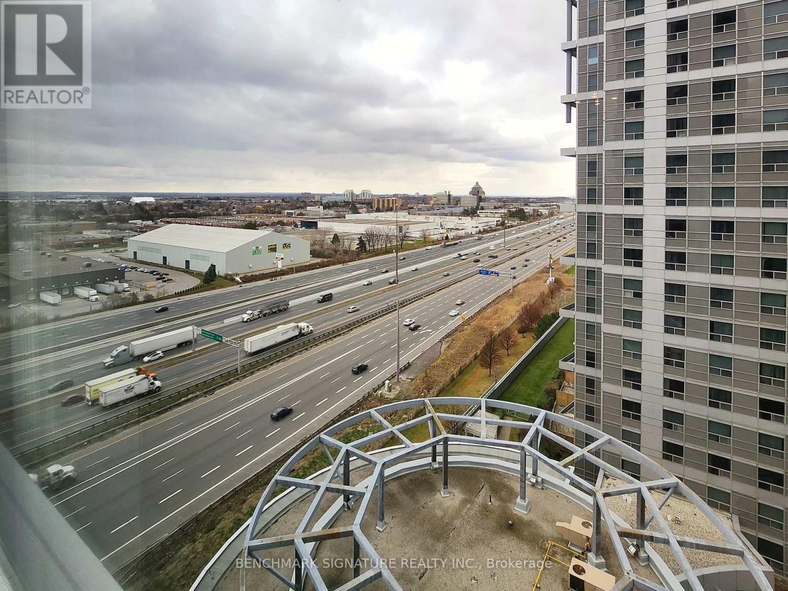 1705 - 36 Lee Centre Drive, Toronto, Ontario  M1H 3J1 - Photo 1 - E12174854