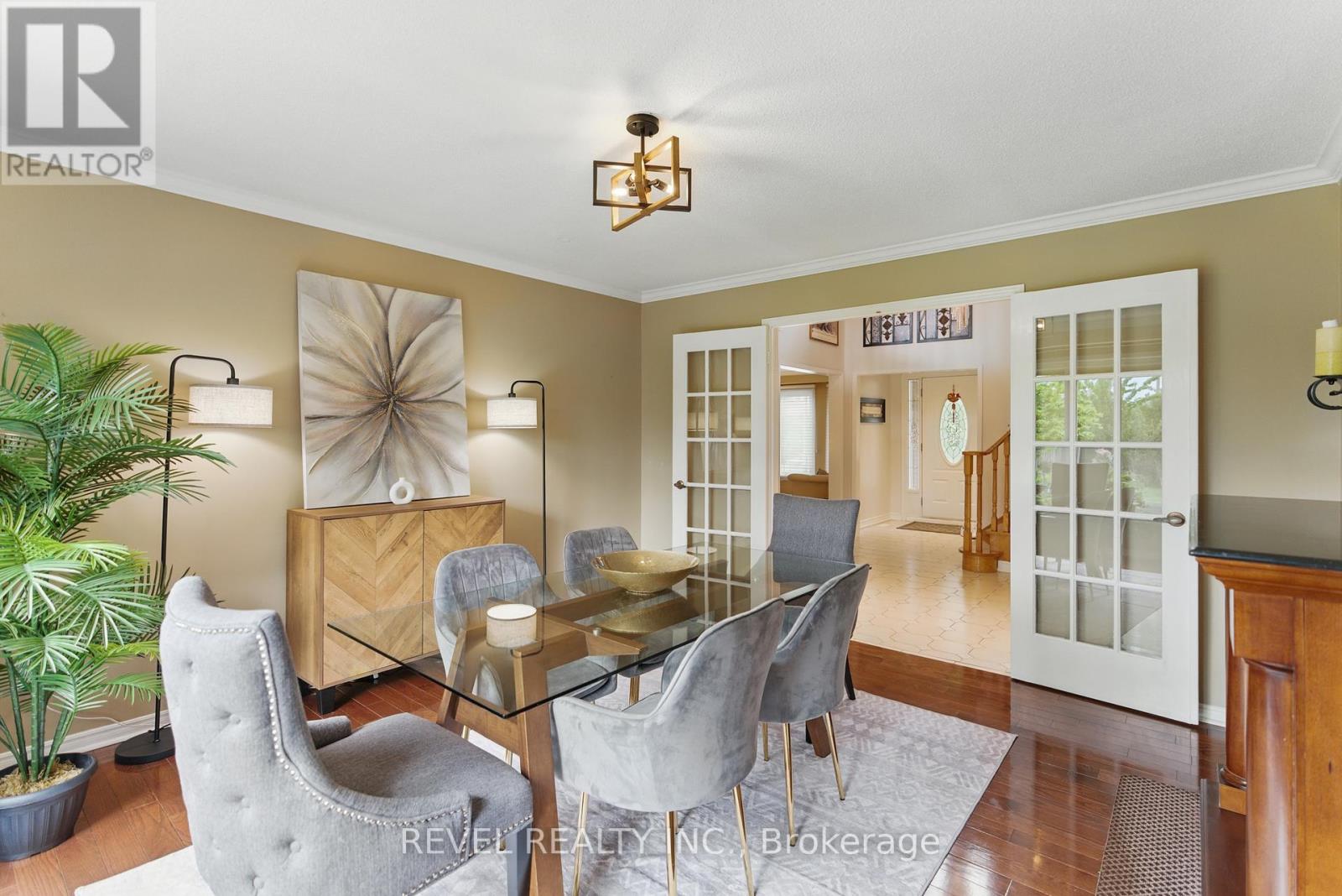 1076 Roxborough Drive, Oakville, Ontario  L6M 1E3 - Photo 4 - W12174842