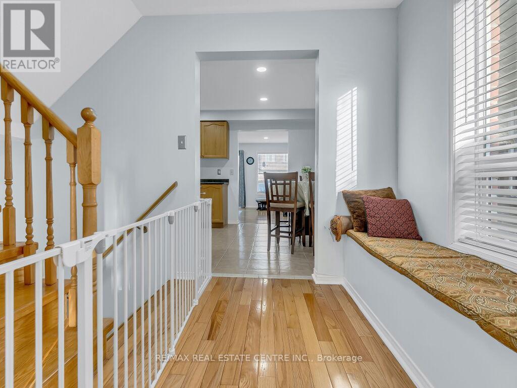 1270 Newell Street, Milton, Ontario  L9T 6C2 - Photo 6 - W12174860