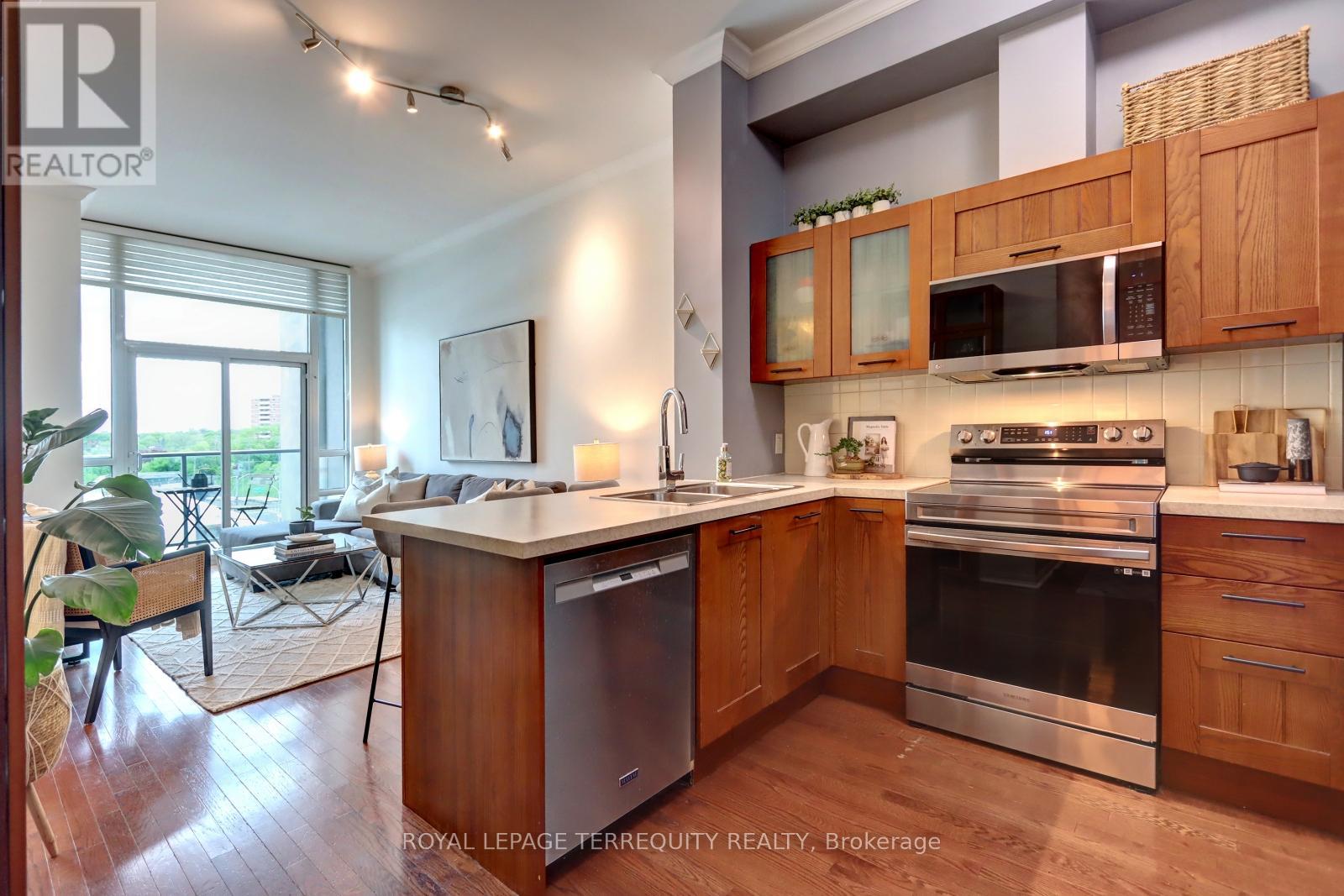 514 - 3391 Bloor Street W, Toronto (Islington-City Centre West), Ontario  M8X 1G3 - Photo 5 - W12174875