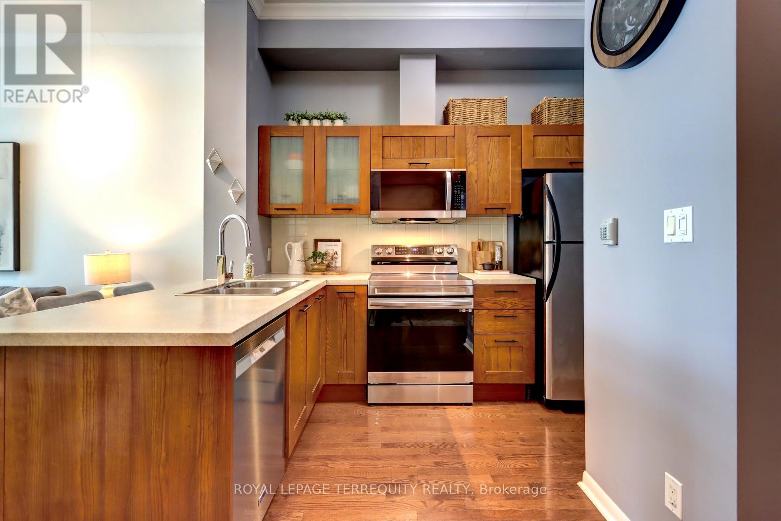 514 - 3391 Bloor Street W, Toronto (Islington-City Centre West), Ontario  M8X 1G3 - Photo 6 - W12174875