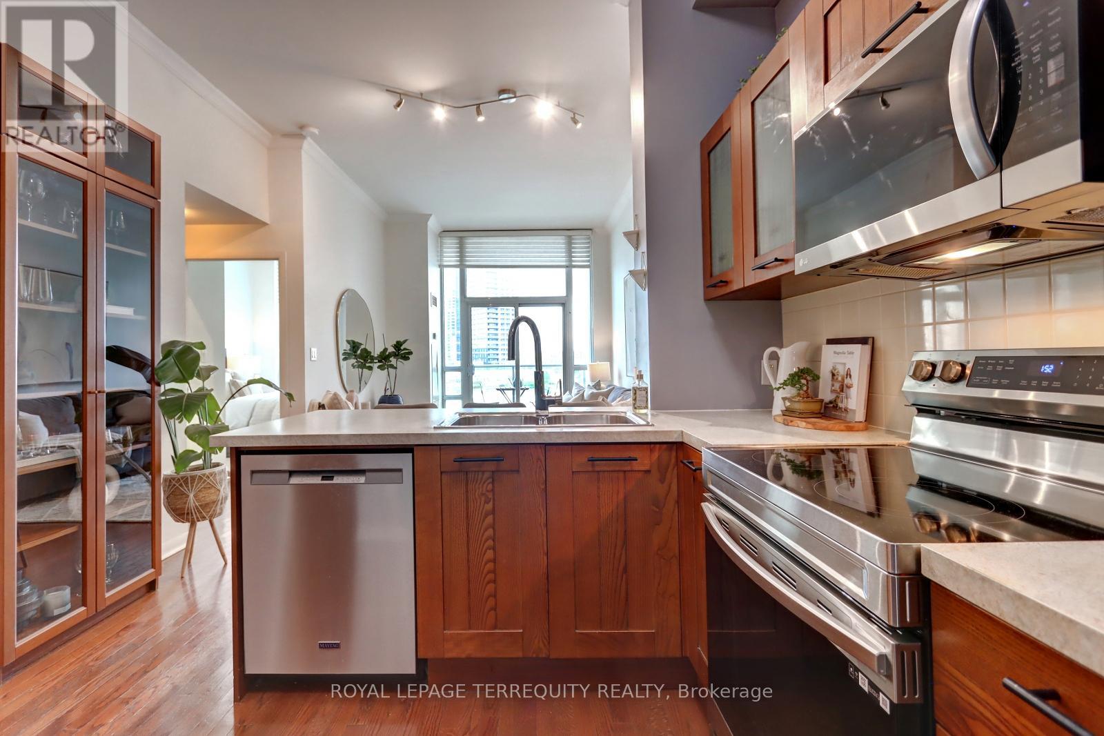 514 - 3391 Bloor Street W, Toronto (Islington-City Centre West), Ontario  M8X 1G3 - Photo 7 - W12174875