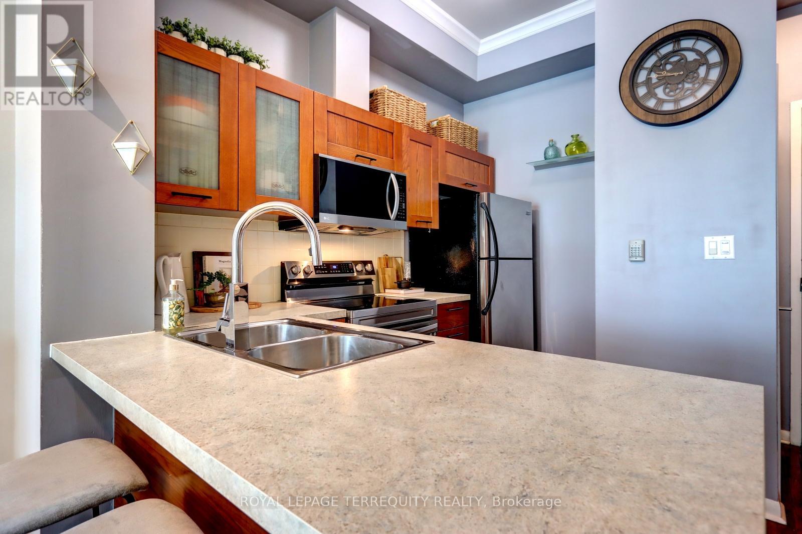 514 - 3391 Bloor Street W, Toronto (Islington-City Centre West), Ontario  M8X 1G3 - Photo 8 - W12174875