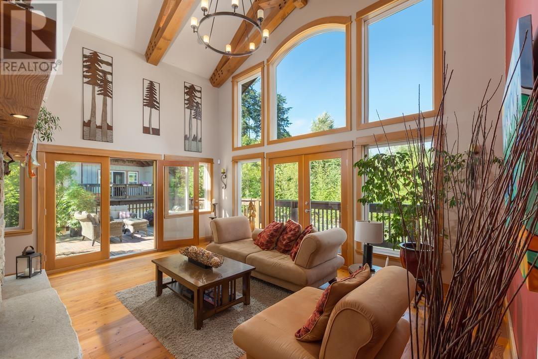 1002 Balsam Place, Squamish, British Columbia  V8B 0W1 - Photo 1 - R3000278