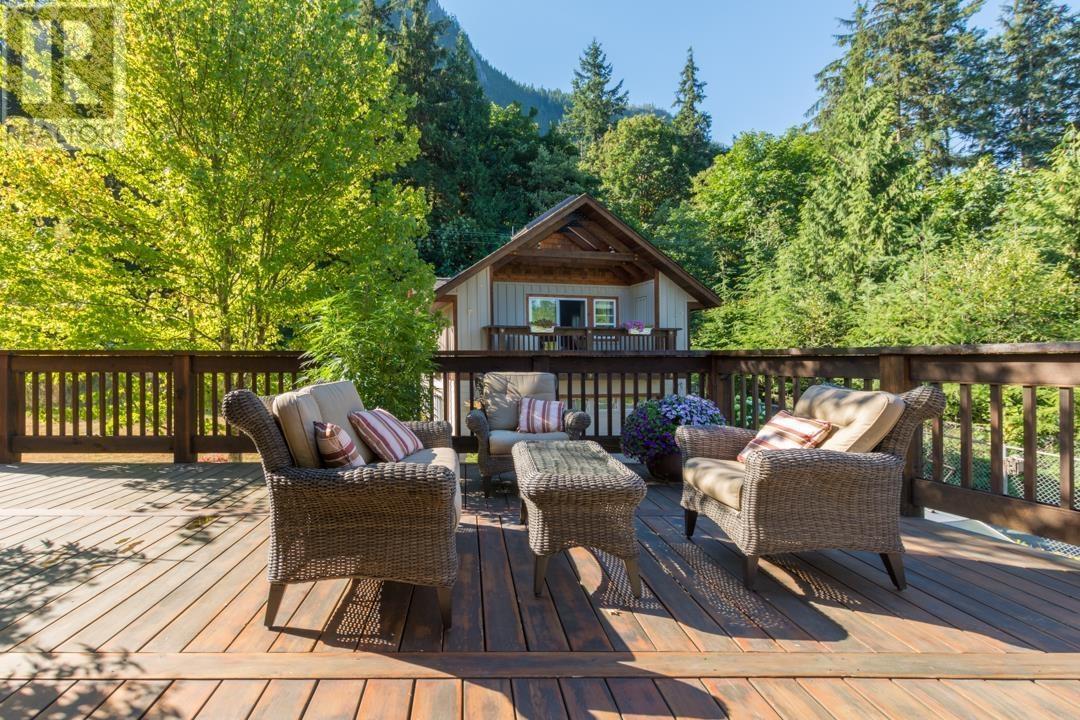 1002 Balsam Place, Squamish, British Columbia  V8B 0W1 - Photo 10 - R3000278