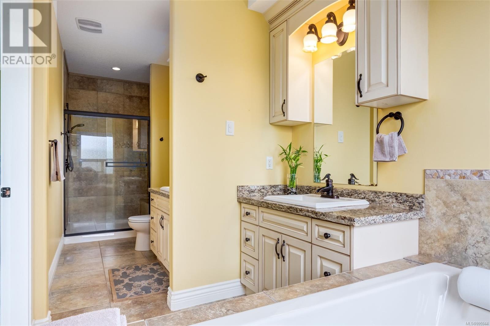 Property at 4106 Gulfview Dr image 3