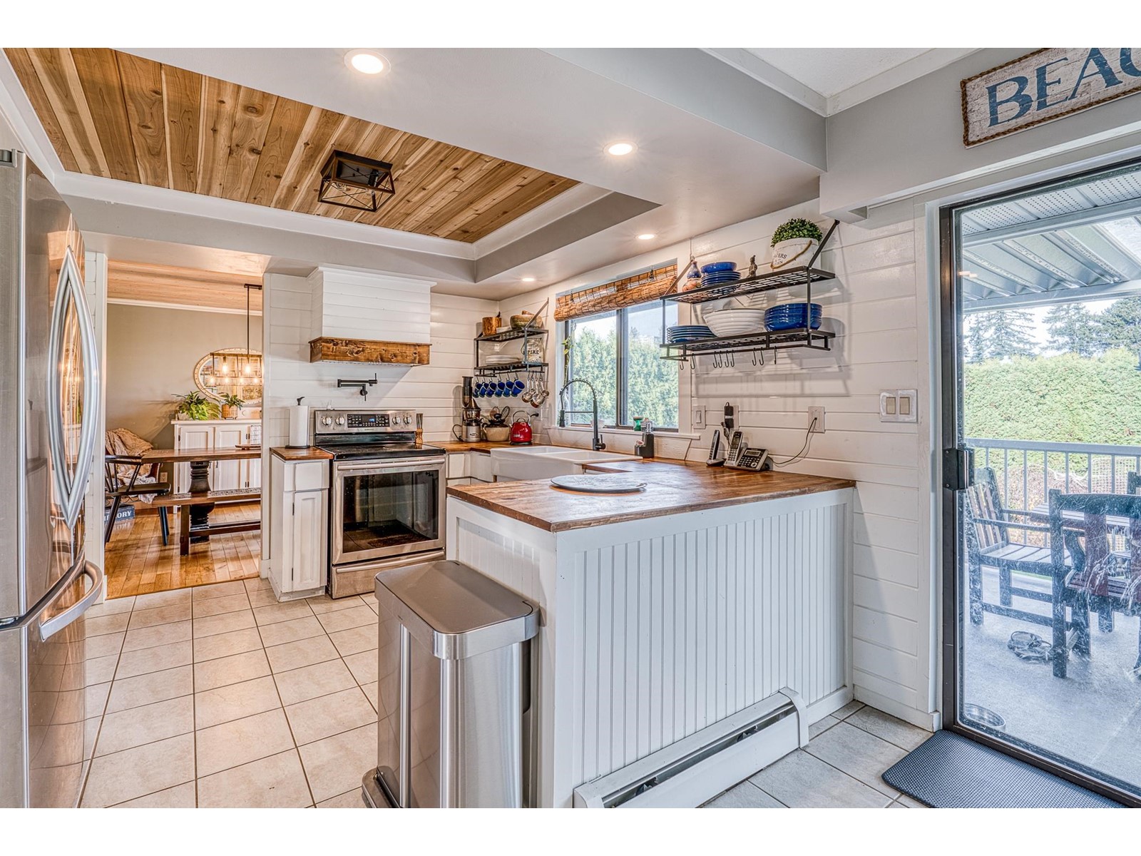 15461 Roper Avenue, White Rock, British Columbia  V4B 2G4 - Photo 15 - R2978789