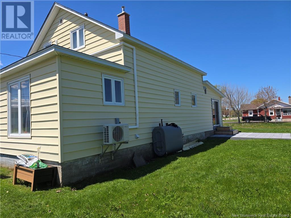 517 Principale, Beresford, New Brunswick  E8K 1Y1 - Photo 4 - NB110773