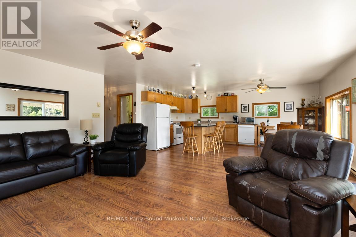 7 Blackstone Lake Road, Parry Sound, Ontario  P2A 2W8 - Photo 11 - X12117942