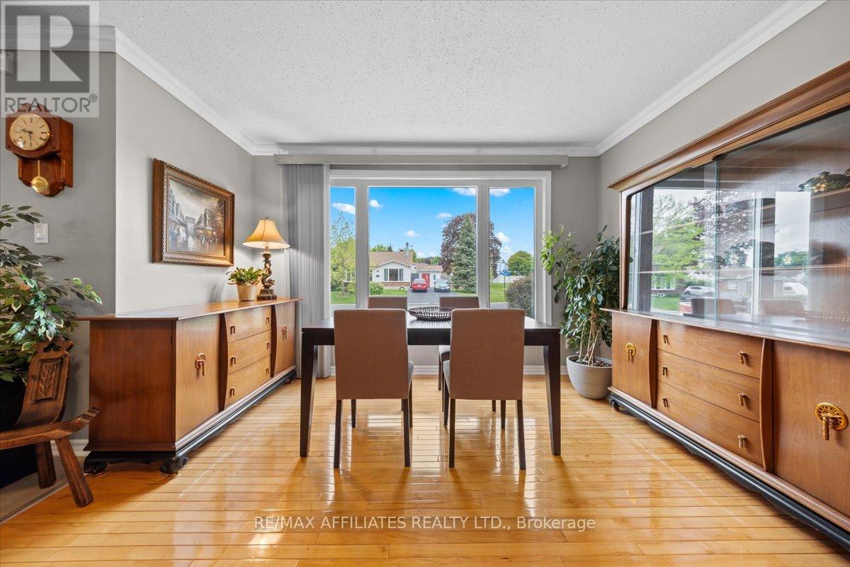 285 Mockingbird Drive, Ottawa, Ontario  K1E 2A4 - Photo 7 - X12173125