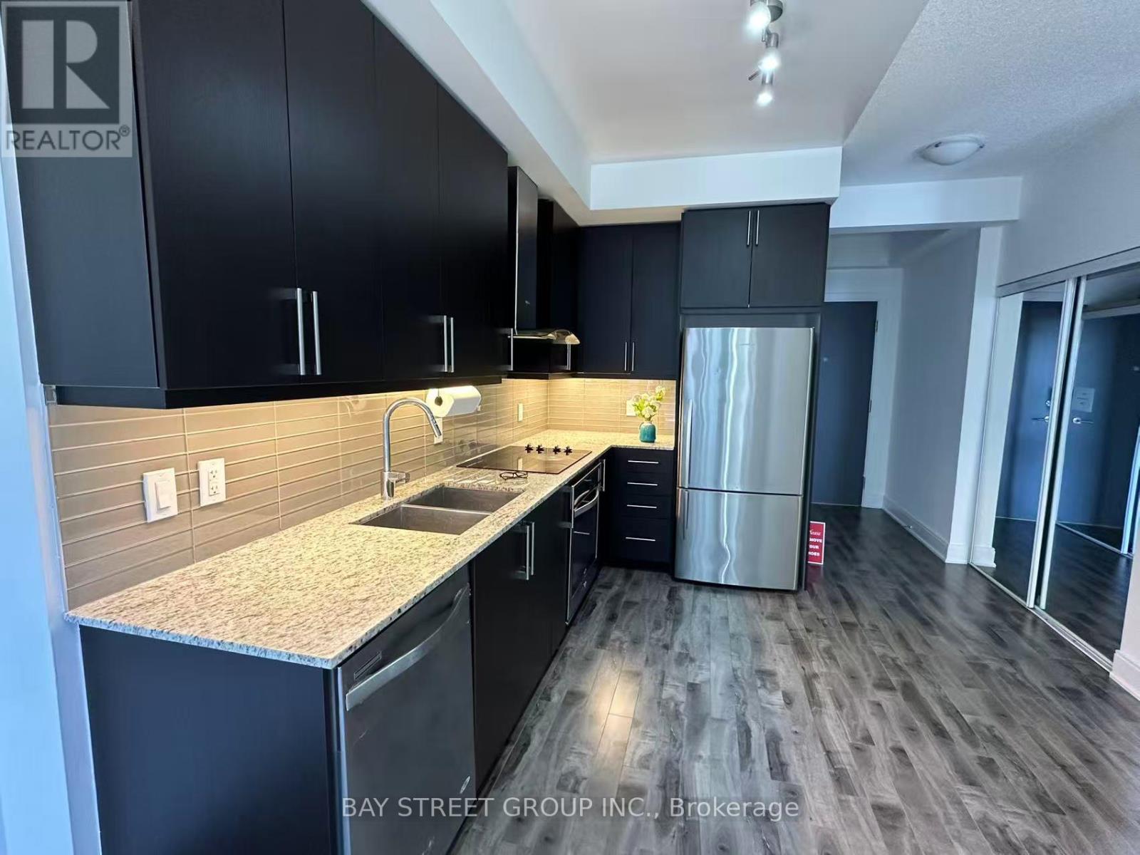 903 - 9608 Yonge Street, Richmond Hill, Ontario  L4C 0X4 - Photo 9 - N12174888