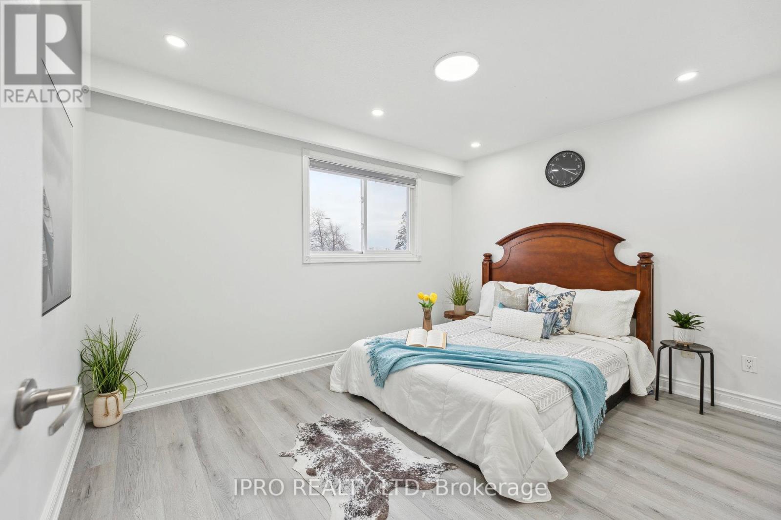 3420 Monica Drive, Mississauga, Ontario  L4T 3E7 - Photo 24 - W12077681