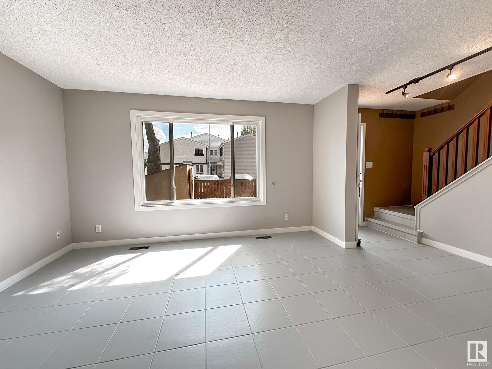 Property at 131 PRIMROSE GARDENS GD NW image 5