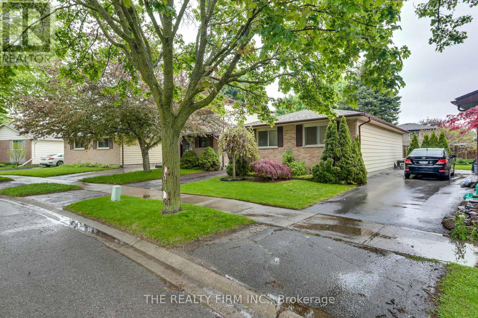 Photo 3 of 40 for 86 Caprice Crescent