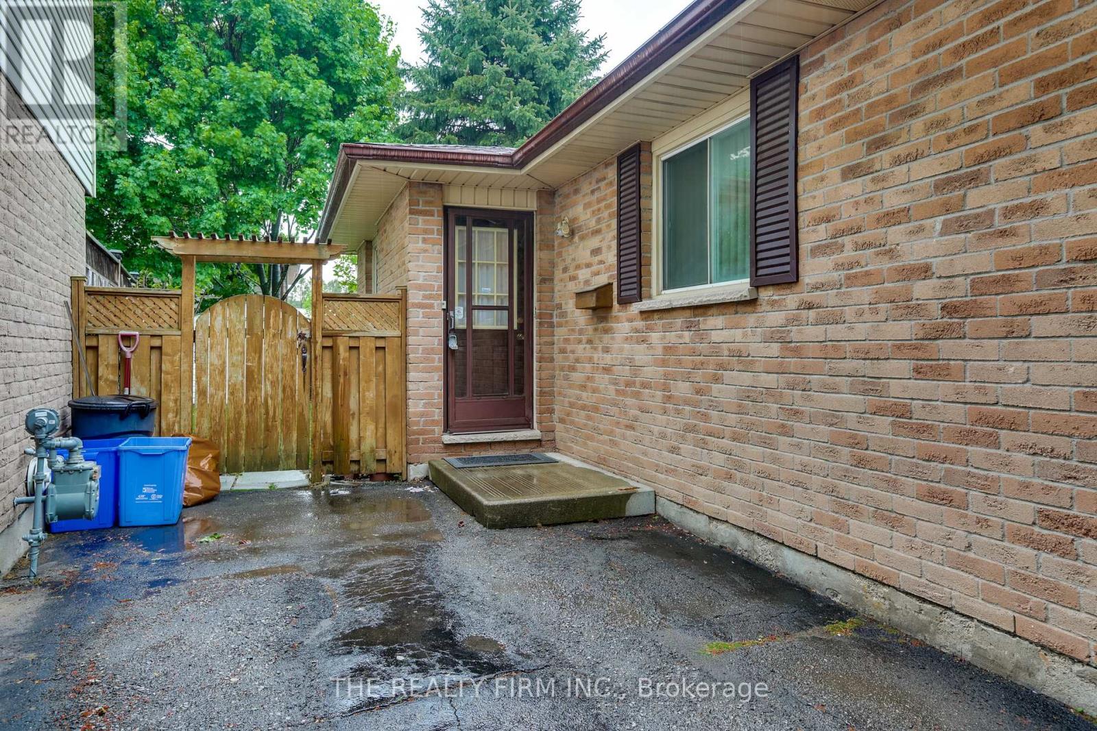 Photo 4 of 40 for 86 Caprice Crescent