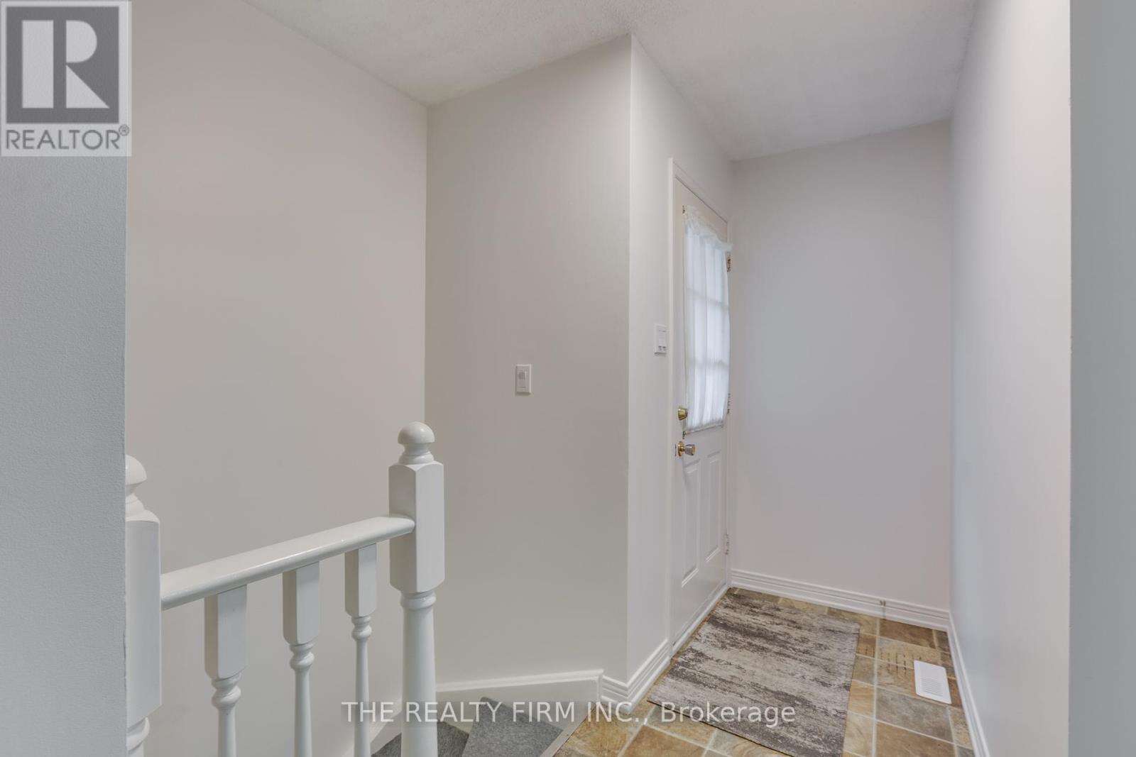 Photo 5 of 40 for 86 Caprice Crescent