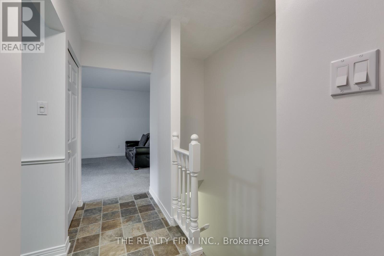Photo 6 of 40 for 86 Caprice Crescent