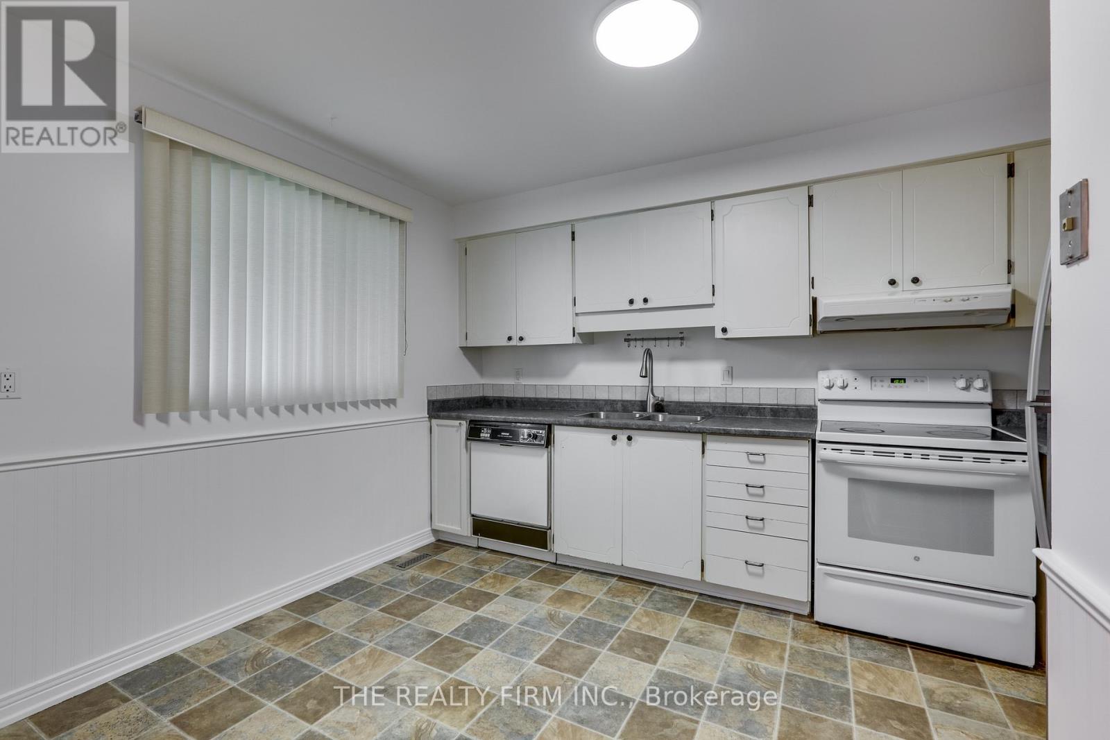 Photo 7 of 40 for 86 Caprice Crescent