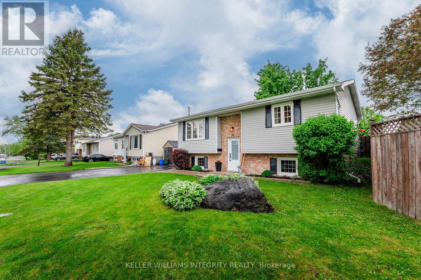 Property at 35 WELLINGTON STREET W image 3
