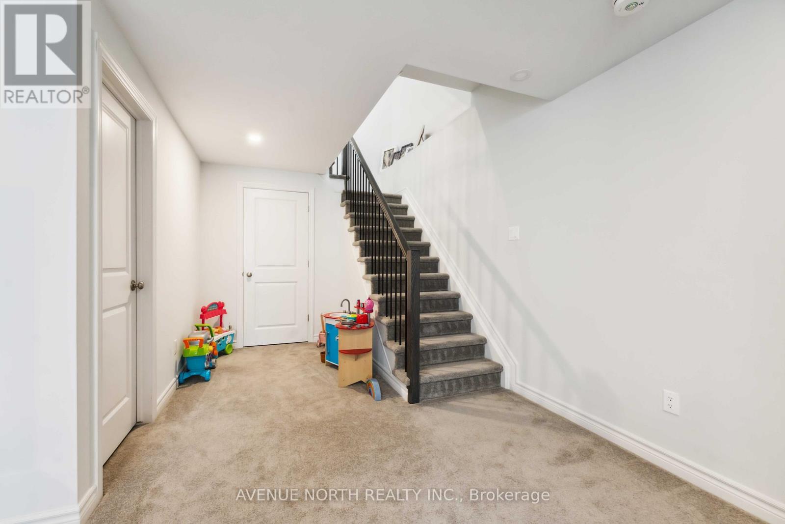 727 Cairn Crescent, Ottawa, Ontario  K1W 0P4 - Photo 37 - X12174936