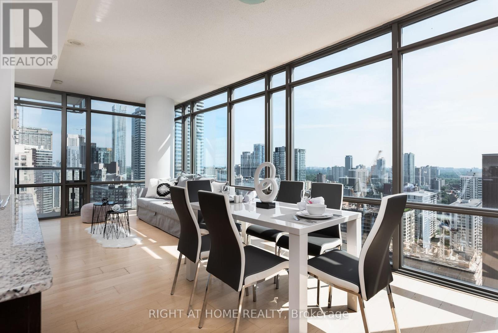 3006 - 37 Grosvenor Street, Toronto, Ontario  M4Y 3G5 - Photo 11 - C12174903