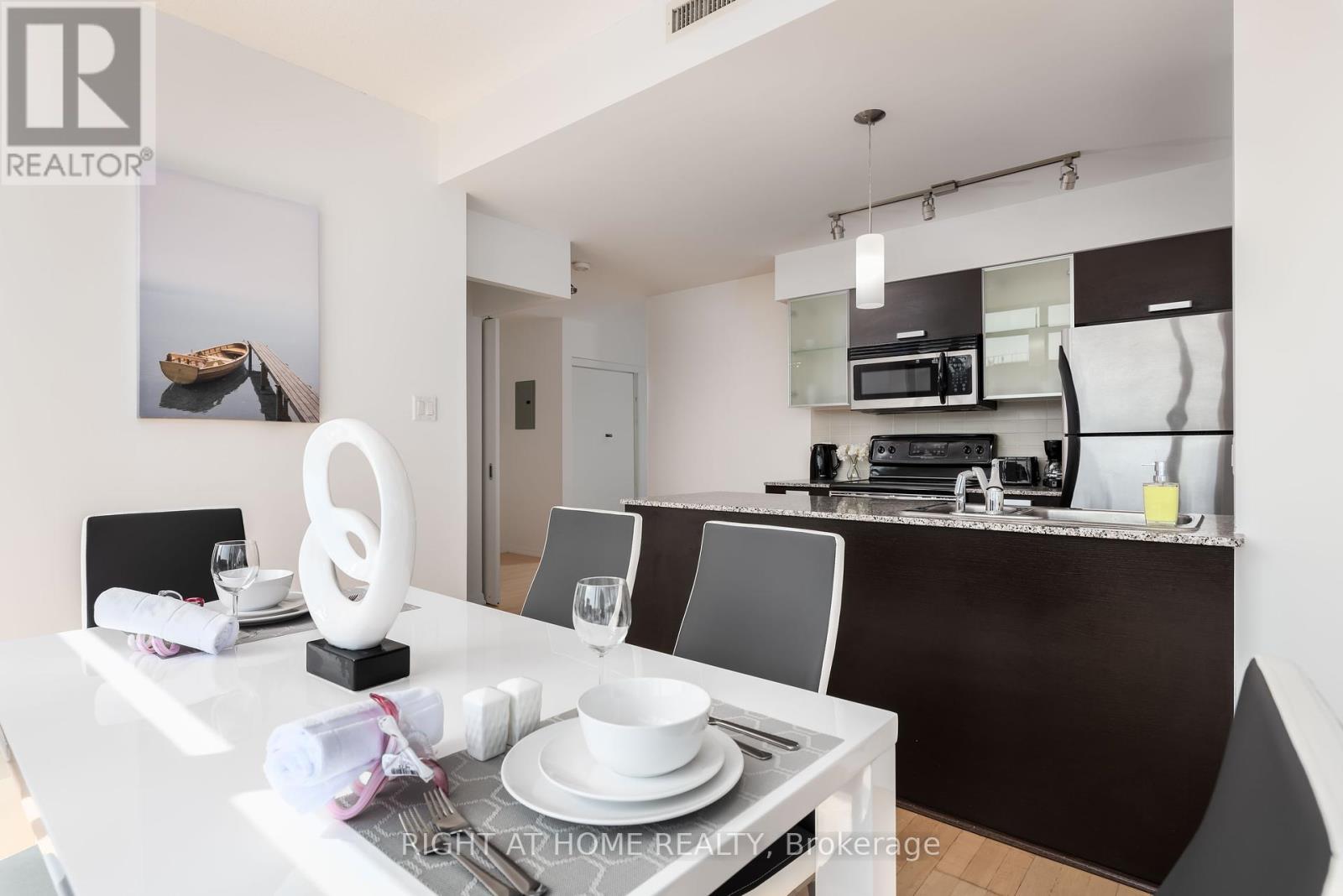 3006 - 37 Grosvenor Street, Toronto, Ontario  M4Y 3G5 - Photo 12 - C12174903