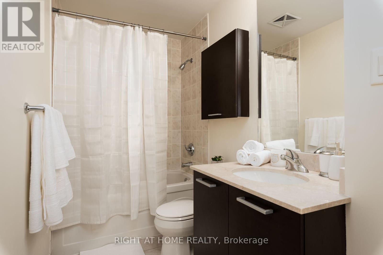 3006 - 37 Grosvenor Street, Toronto, Ontario  M4Y 3G5 - Photo 15 - C12174903