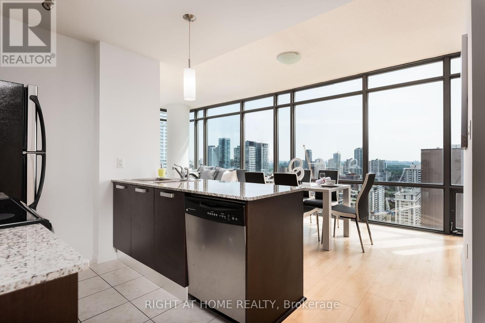 3006 - 37 Grosvenor Street, Toronto, Ontario  M4Y 3G5 - Photo 2 - C12174903