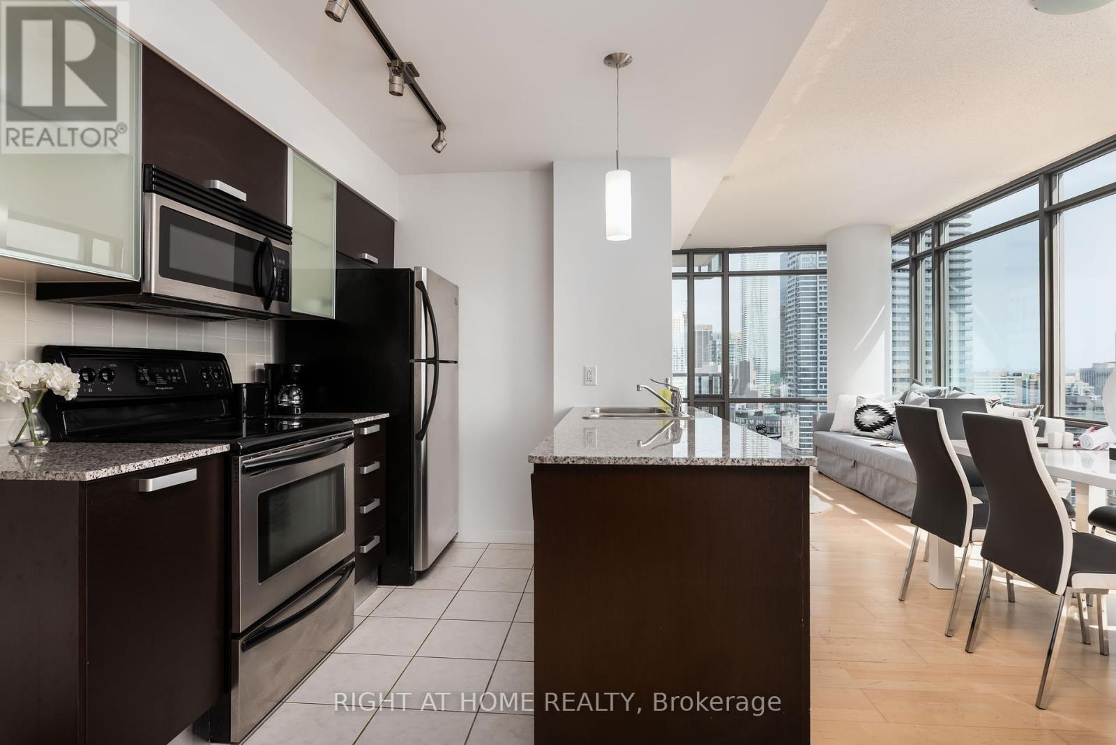 3006 - 37 Grosvenor Street, Toronto, Ontario  M4Y 3G5 - Photo 4 - C12174903
